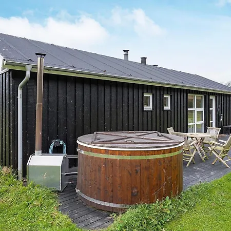 Three-bedroom In Oster Assels 3 *