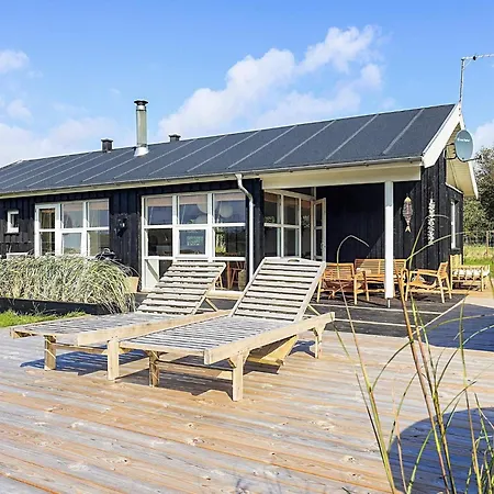 6 Person In Oster Assels-by Traum *