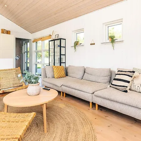 6 Person In Oster Assels-by Traum Sillerslev