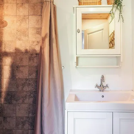 6 Person In Oster Assels-by Traum *