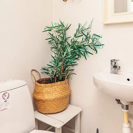 6 Person In Oster Assels-by Traum * Sillerslev